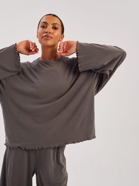 Longsleeve with hemstitching